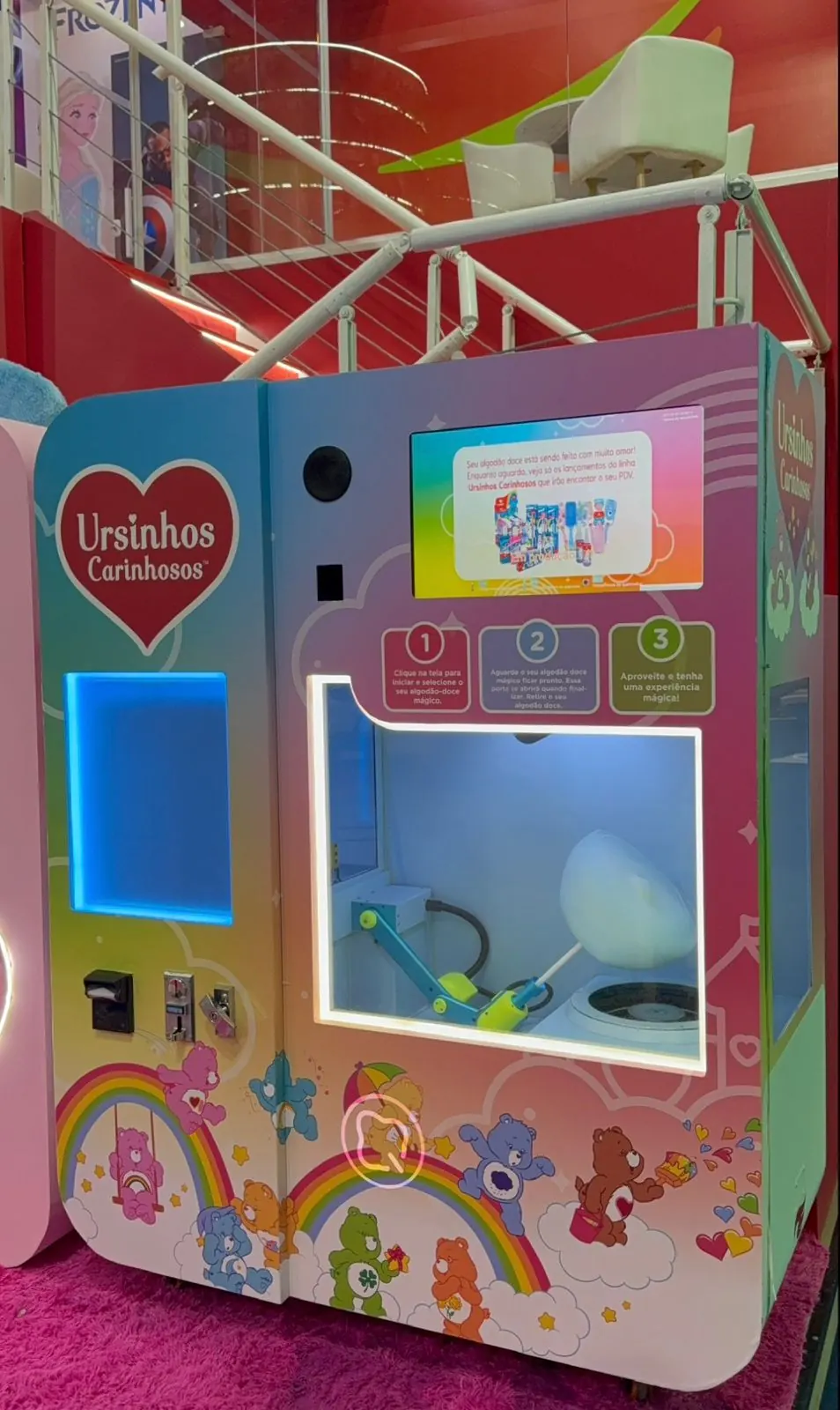 Máquina em tons pastel para o licenciamento dos Ursinhos Carinhosos.